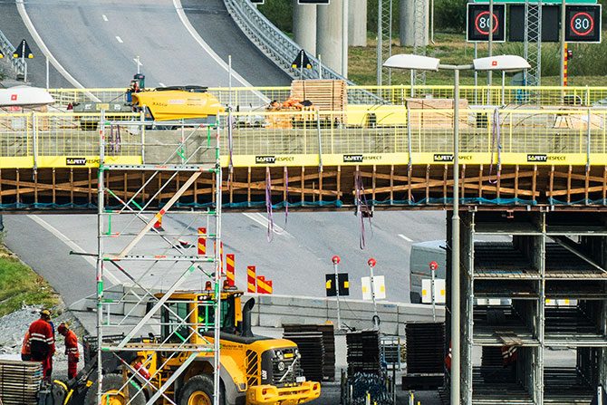Edge protection on bridge construction